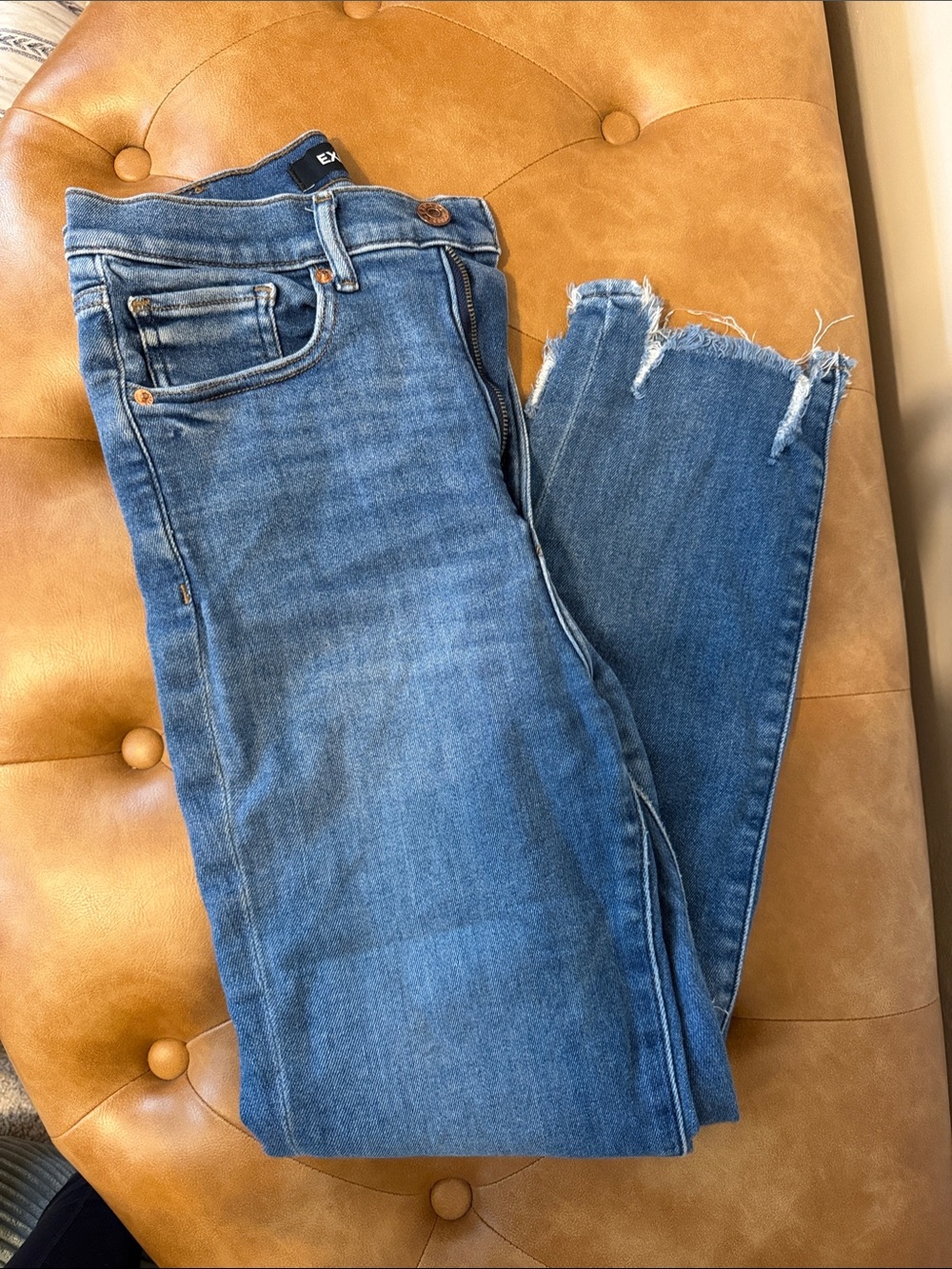 Express Women's Cropped Frayed-Hem Jeans - Medium Blue